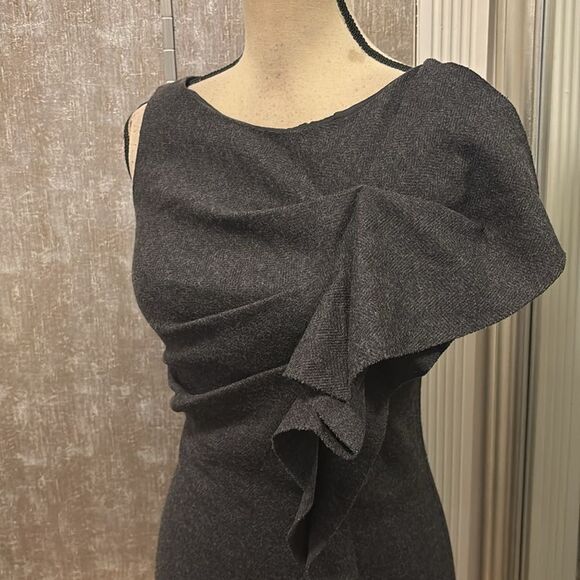 Max Mara 100% wool gray ruffle dress, S - Picture 3 of 11